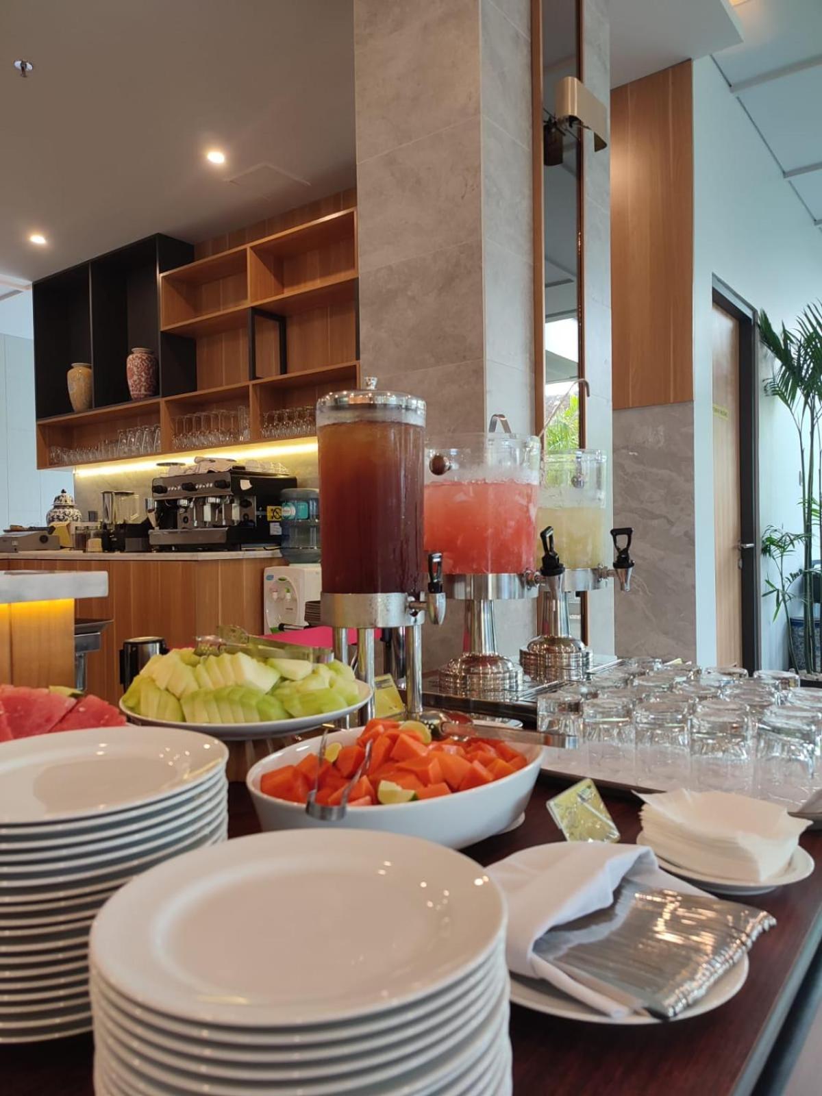 Rv Hotel Gianyar Ubud Extérieur photo